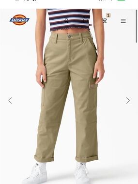 Women’s Relaxed Fit Cropped  Cargo Pants